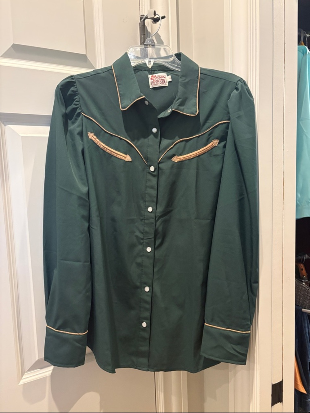 Classic Emerald Western Button-Down Shirt with Contrast Trim